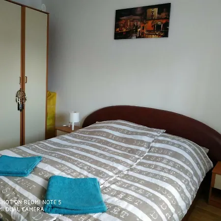 Jelena 아파트 즈레냐닌